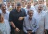 गांधीनगर क्षेत्र में 25 वर्षों से अधिक समय से कब्जाई गई एक दुकान को प्रशासन ने कब्जा मुक्त कराकर उसके वास्तविक मालिक बुजुर्ग दंपति को सौंप दिया।