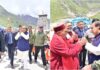 मुकेश अंबानी ने आज बद्रीनाथ और केदारनाथ धाम पहुंचकर भगवान के दर्शन किए और पूजा-अर्चना की