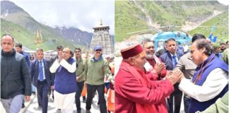 मुकेश अंबानी ने आज बद्रीनाथ और केदारनाथ धाम पहुंचकर भगवान के दर्शन किए और पूजा-अर्चना की