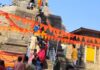 अमरनाथ गुफा में “हर हर महादेव” और “बम बम भोले” के जयकारों के बीच विशेष पूजा की गई