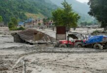 नेपाल और तिब्बत के बीच मुख्य ज़मीनी सीमा, ग्यारोंग पोर्ट के आस-पास बचाव कार्यों की ज़िम्मेदारी संभालने वाली टीम ने ढलानों पर नज़र रखने और आस-पास काम कर रहे बचाव कर्मियों को समय रहते चेतावनी देने के लिए ड्रोन तैनात किए