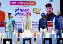 उत्तराखंड सरकार की नई नीति के तहत सिलेबस तैयार करने और उसे पढ़ाने वाले 26 मदरसों को आज मुख्यमंत्री पुष्कर सिंह धामी ने सर्टिफिकेट दिए।