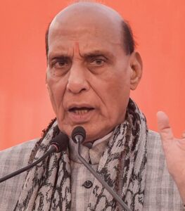 ‘बांग्लादेश की तर्ज पर बदलाव चाहती है कांग्रेस’: विपक्ष पर बरसे राजनाथ सिंह, कहा- युवाओं को बना रही है मोहरा