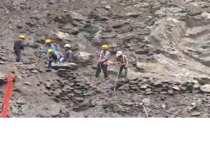 केदारनाथ पैदल मार्ग बंद: चीरबासा में मलबा-पत्थर आने से रास्ता हुआ अवरुद्ध , गौरीकुंड में रोके यात्री